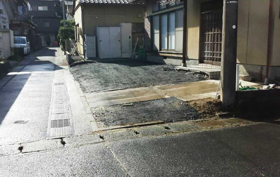 外構を解体している写真